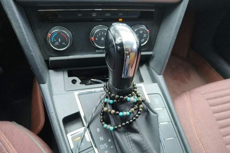 Used Volkswagen Lamando 2017 230TSI DSG Fashion Edition Gear Lever