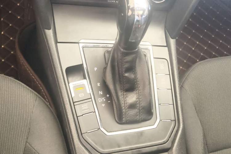 Used Volkswagen Lamando 2017 230TSI DSG Fashion Edition Gear Lever
