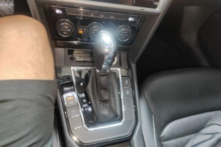 Used Volkswagen Lamando 2017 280TSI DSG Comfort Edition Gear Lever