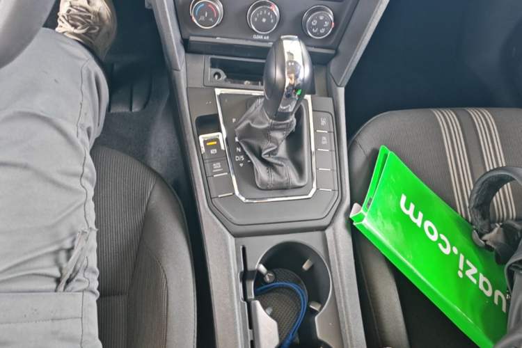 Used Volkswagen Lamando 2017 230TSI DSG Fashion Edition Gear Lever