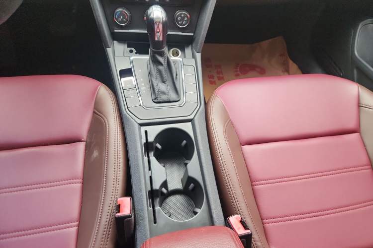 Used Volkswagen Lamando 2017 230TSI DSG Fashion Edition Gear Lever