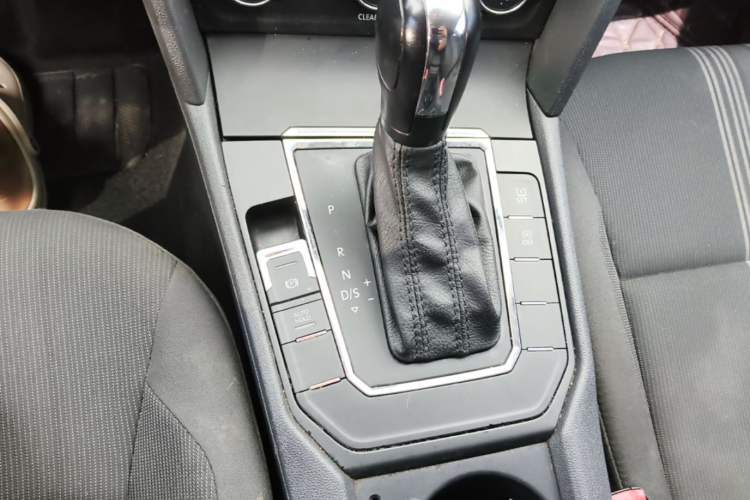 Used Volkswagen Lamando 2017 230TSI DSG Fashion Edition Gear Lever