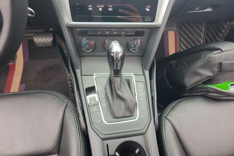 Used Volkswagen Lamando 2017 230TSI DSG Fashion Edition Gear Lever
