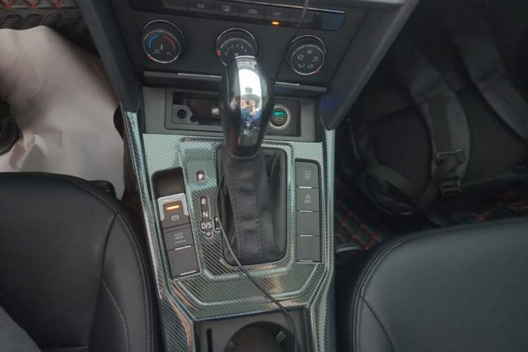 Used Volkswagen Lamando 2017 230TSI DSG Fashion Edition Gear Lever