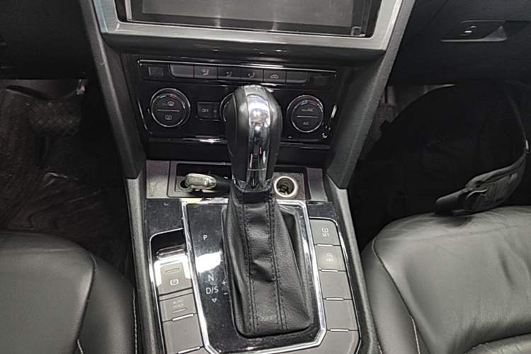 Used Volkswagen Lamando 2017 280TSI DSG Comfort Edition Gear Lever