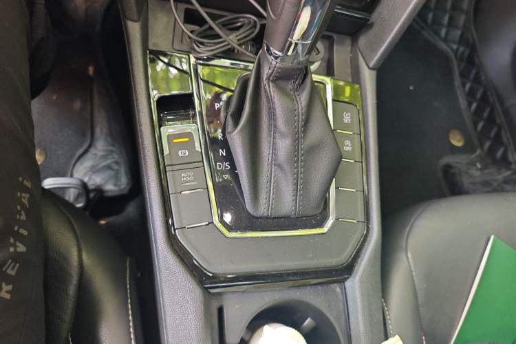 Used Volkswagen Lamando 2017 280TSI DSG Comfort Edition Gear Lever