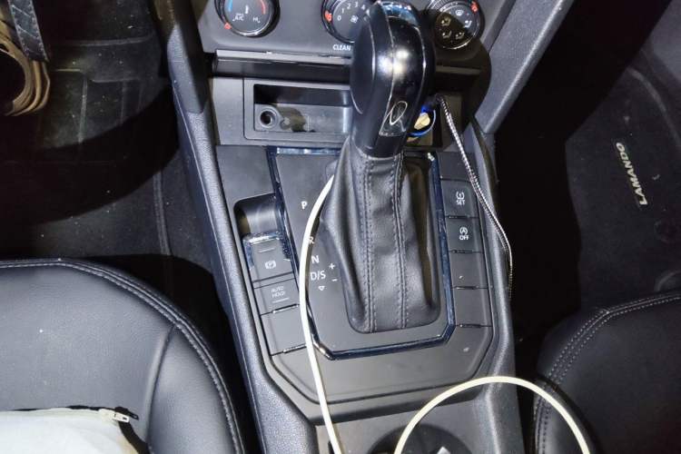 Used Volkswagen Lamando 2017 230TSI DSG Fashion Edition Gear Lever