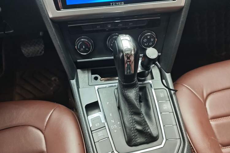 Used Volkswagen Lamando 2017 230TSI DSG Fashion Edition Gear Lever