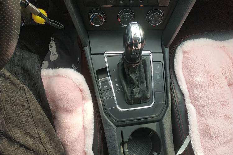 Used Volkswagen Lamando 2017 230TSI DSG Fashion Edition Gear Lever