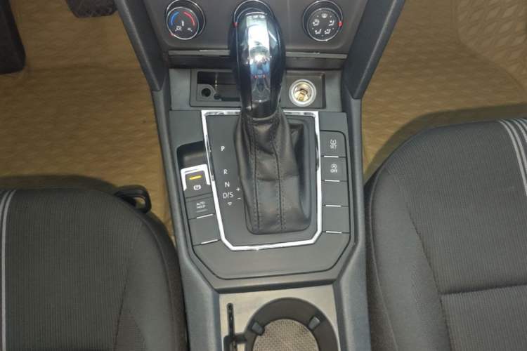 Used Volkswagen Lamando 2017 230TSI DSG Fashion Edition Gear Lever