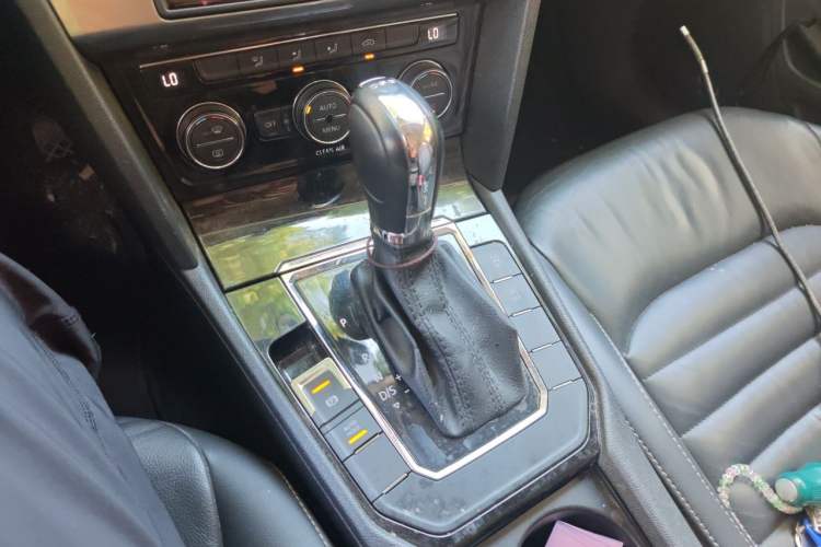 Used Volkswagen Lamando 2017 280TSI DSG Comfort Edition Gear Lever