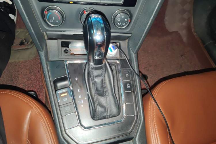 Used Volkswagen Lamando 2017 230TSI DSG Fashion Edition Gear Lever