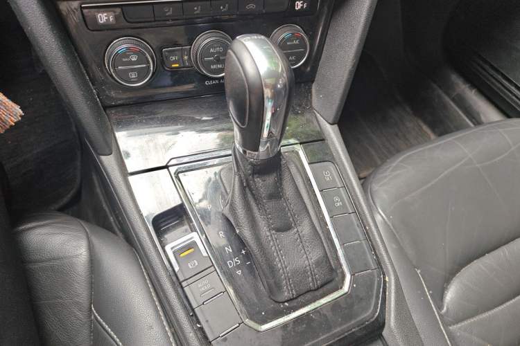 Used Volkswagen Lamando 2017 280TSI DSG Comfort Edition Gear Lever