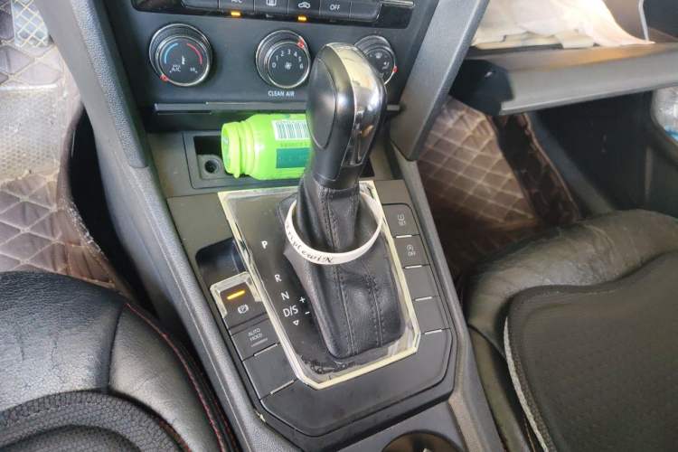 Used Volkswagen Lamando 2017 230TSI DSG Fashion Edition Gear Lever