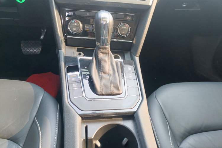Used Volkswagen Lamando 2017 280TSI DSG Comfort Edition Gear Lever