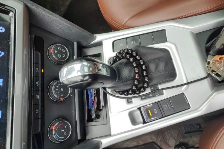Used Volkswagen Lamando 2017 230TSI DSG Fashion Edition Gear Lever
