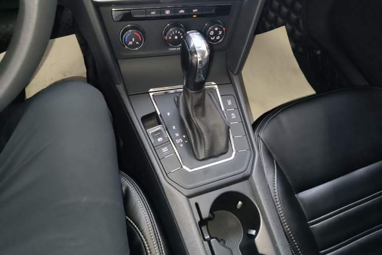 Used Volkswagen Lamando 2017 230TSI DSG Fashion Edition Gear Lever