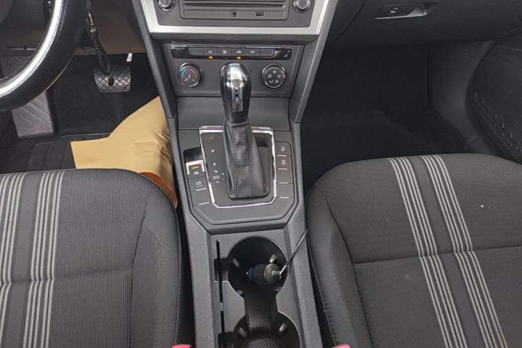 Used Volkswagen Lamando 2017 230TSI DSG Fashion Edition Gear Lever
