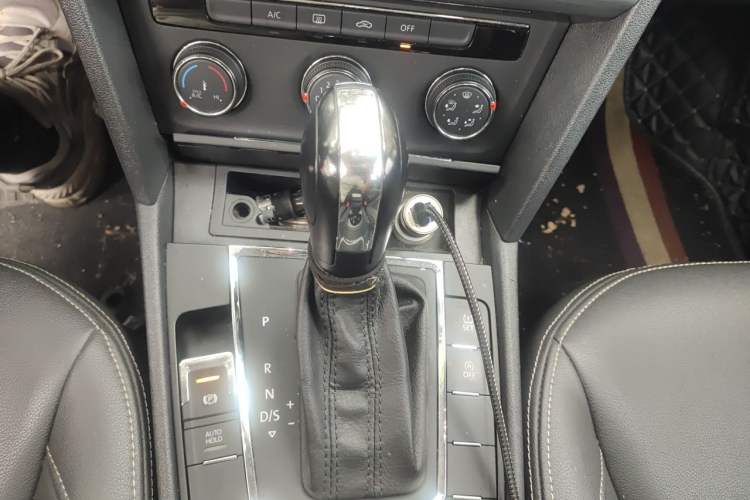 Used Volkswagen Lamando 2017 230TSI DSG Fashion Edition Gear Lever