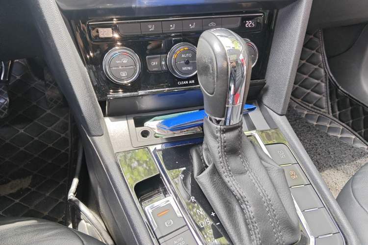 Used Volkswagen Lamando 2017 280TSI DSG Comfort Edition Gear Lever