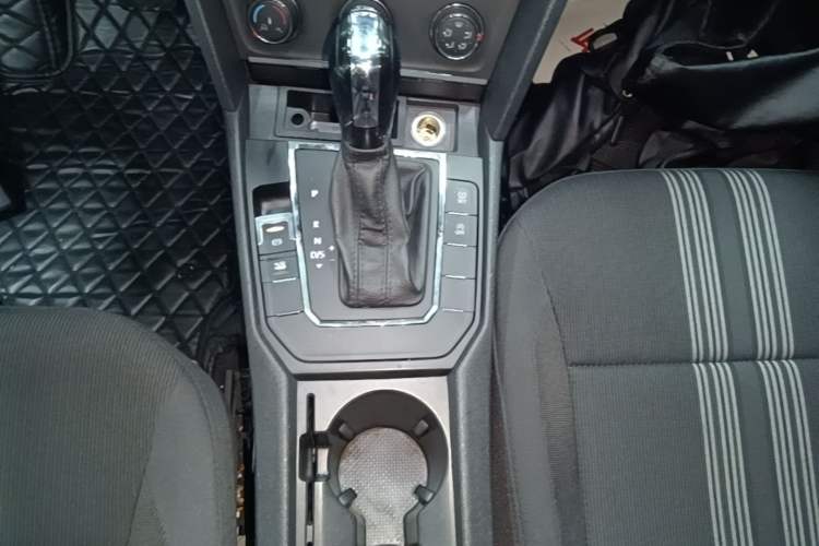 Used Volkswagen Lamando 2017 230TSI DSG Fashion Edition Gear Lever