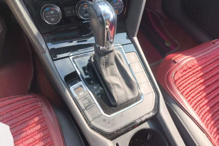 Used Volkswagen Lamando 2017 280TSI DSG Comfort Edition Gear Lever