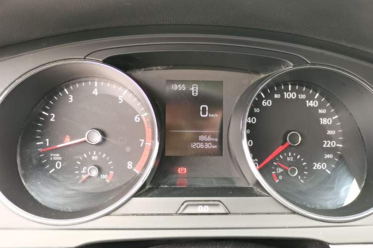 Used Volkswagen Lamando 2017 230TSI Manual Trend Edition Instrument Cluster