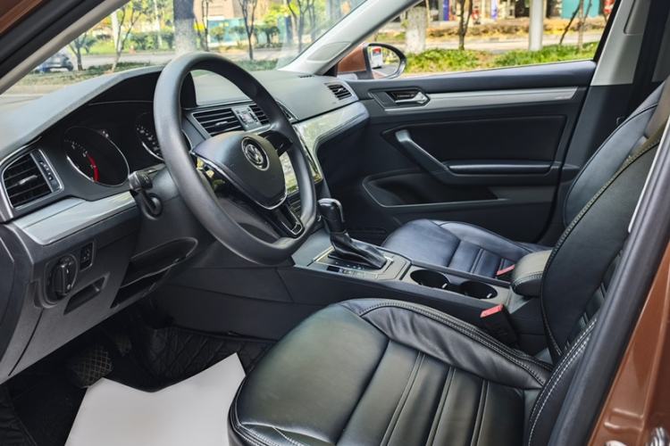 Used Volkswagen Lamando 2017 230TSI DSG Fashion Edition Interior 2
