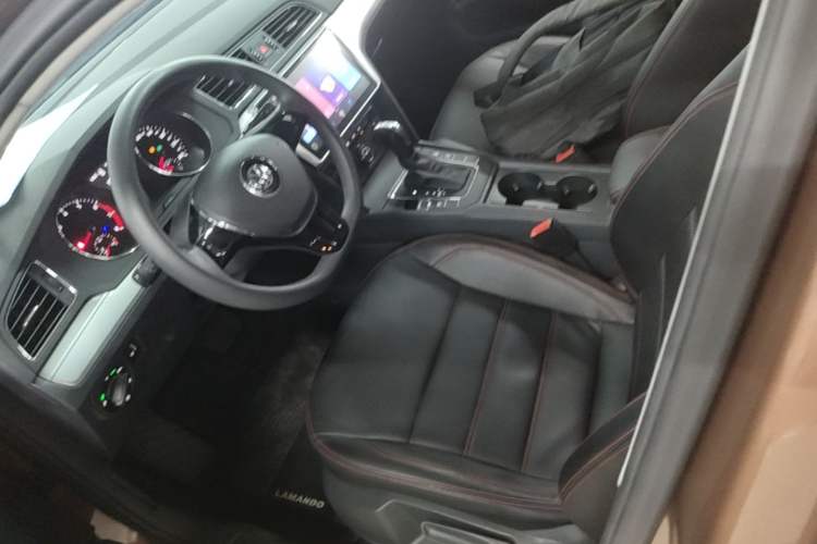 Used Volkswagen Lamando 2017 230TSI DSG Fashion Edition Left Front Seat