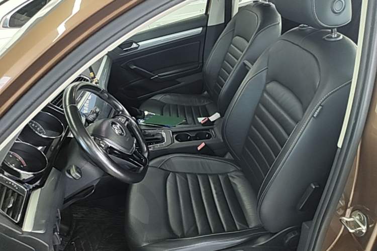 Used Volkswagen Lamando 2017 280TSI DSG Comfort Edition Left Front Seat