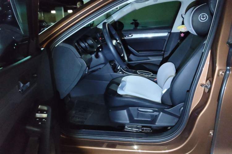 Used Volkswagen Lamando 2017 230TSI DSG Fashion Edition Left Front Seat