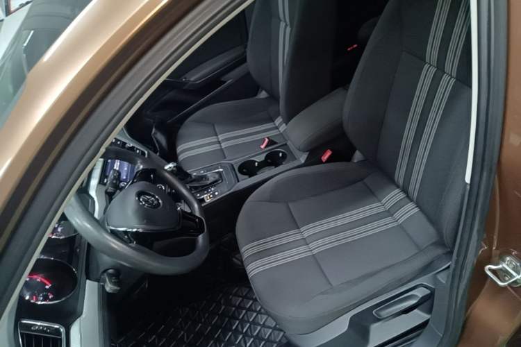 Used Volkswagen Lamando 2017 230TSI DSG Fashion Edition Left Front Seat