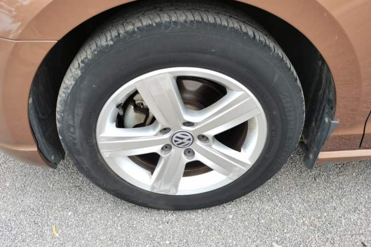 Used Volkswagen Lamando 2017 230TSI Manual Trend Edition Left Front Wheel Hub