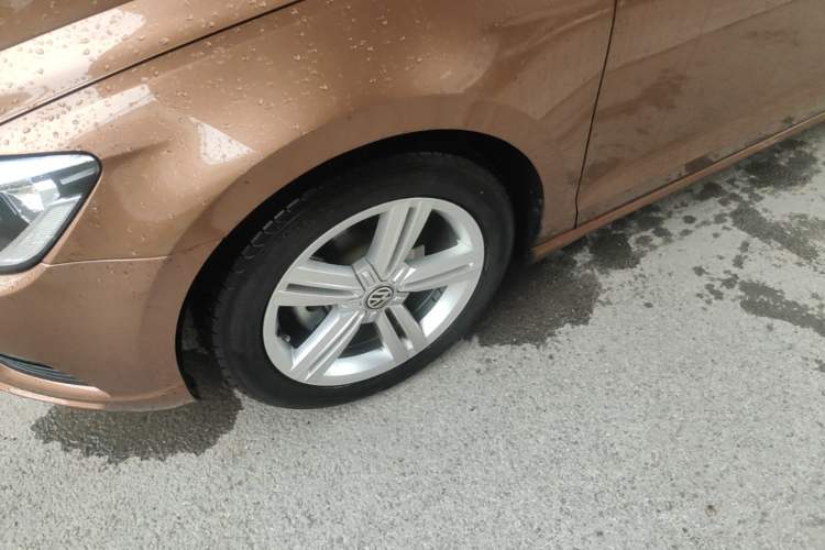 Used Volkswagen Lamando 2017 280TSI DSG Comfort Edition Left Front Wheel Hub