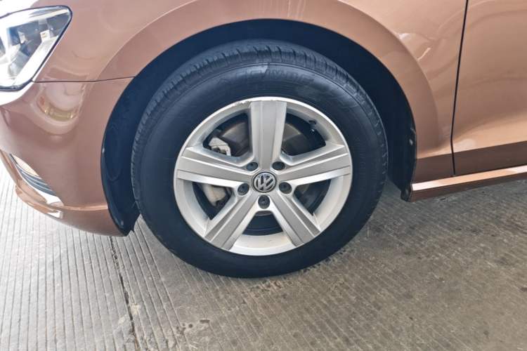 Used Volkswagen Lamando 2017 230TSI DSG Fashion Edition Left Front Wheel Hub