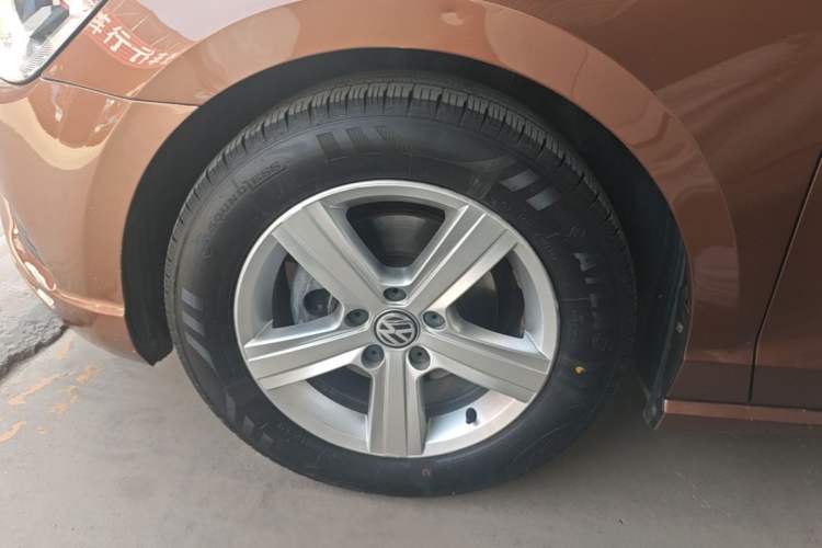 Used Volkswagen Lamando 2017 230TSI DSG Fashion Edition Left Front Wheel Hub