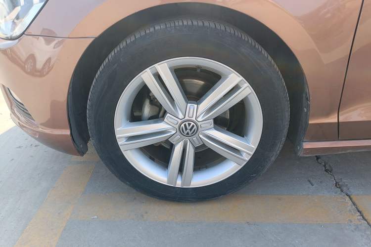 Used Volkswagen Lamando 2017 280TSI DSG Comfort Edition Left Front Wheel Hub