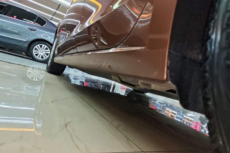 Used Volkswagen Lamando 2017 230TSI DSG Fashion Edition Left Side Sill