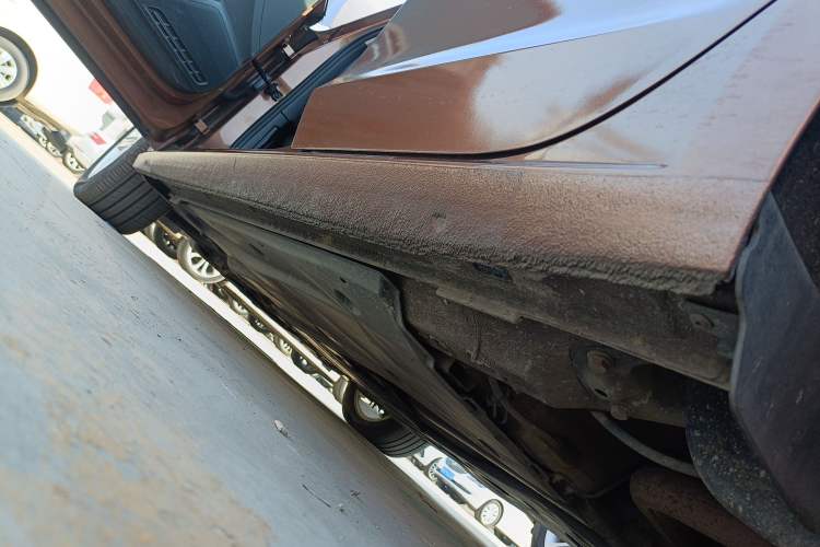 Used Volkswagen Lamando 2017 280TSI DSG Comfort Edition Left Side Sill