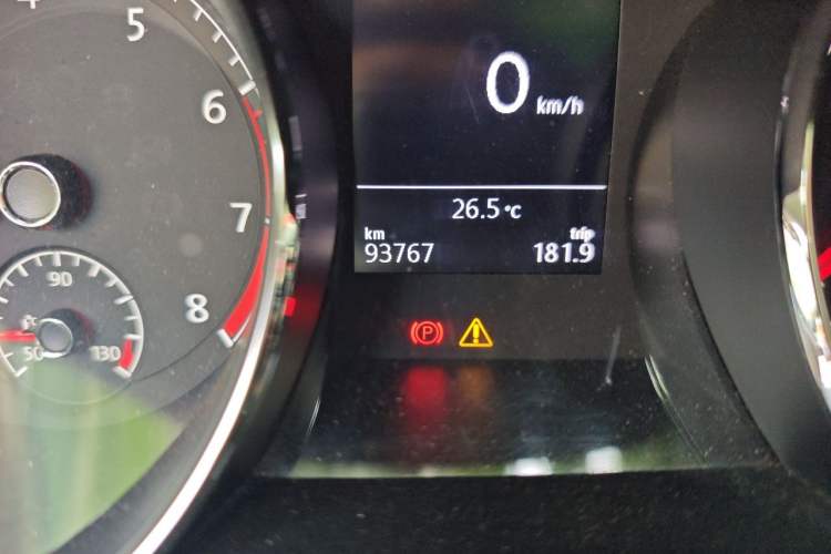 Used Volkswagen Lamando 2017 280TSI DSG Comfort Edition Odometer Close Up