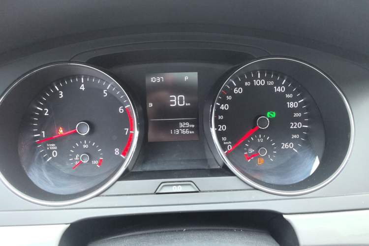 Used Volkswagen Lamando 2017 230TSI DSG Fashion Edition Odometer Close Up
