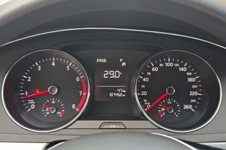 Used Volkswagen Lamando 2017 230TSI DSG Fashion Edition Odometer Close Up