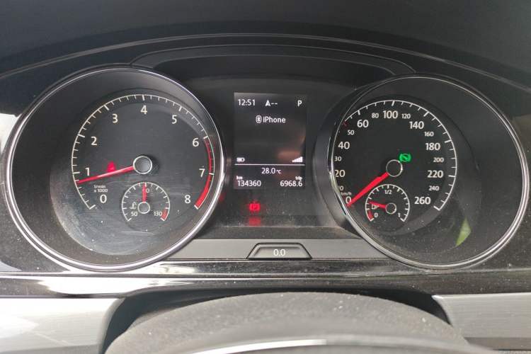 Used Volkswagen Lamando 2017 280TSI DSG Comfort Edition Odometer Close Up