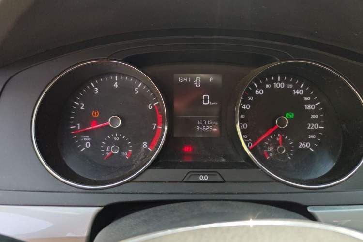 Used Volkswagen Lamando 2017 230TSI DSG Fashion Edition Odometer Close Up