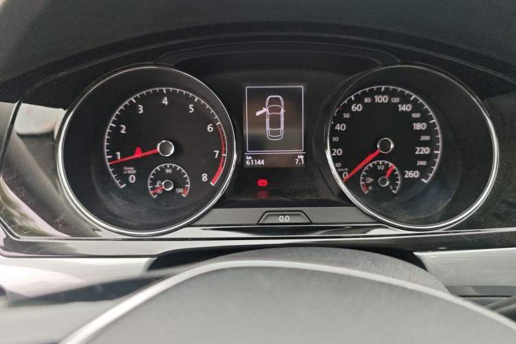 Used Volkswagen Lamando 2017 280TSI DSG Comfort Edition Odometer Close Up