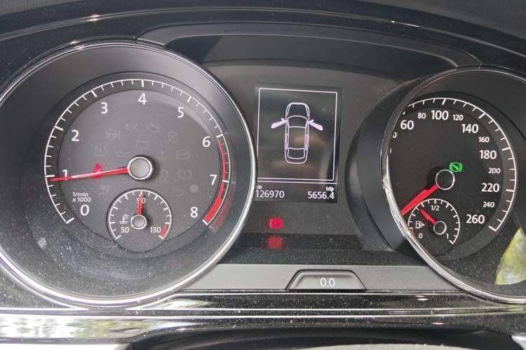 Used Volkswagen Lamando 2017 280TSI DSG Comfort Edition Odometer Close Up