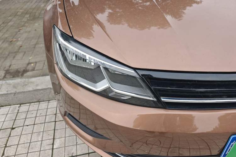 Used Volkswagen Lamando 2017 280TSI DSG Comfort Edition Right Front Headlight