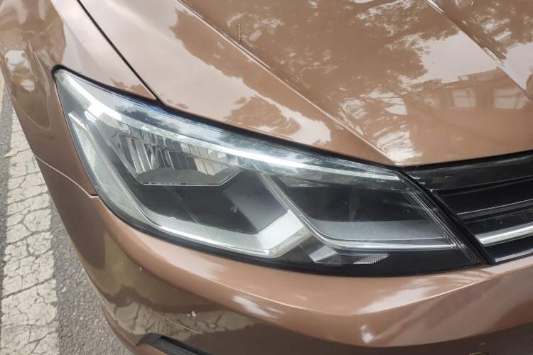 Used Volkswagen Lamando 2017 230TSI DSG Fashion Edition Right Front Headlight