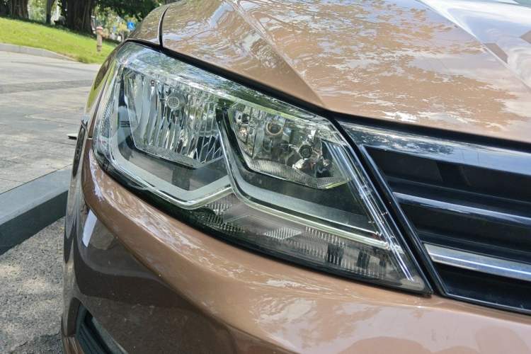 Used Volkswagen Lamando 2017 280TSI DSG Comfort Edition Right Front Headlight
