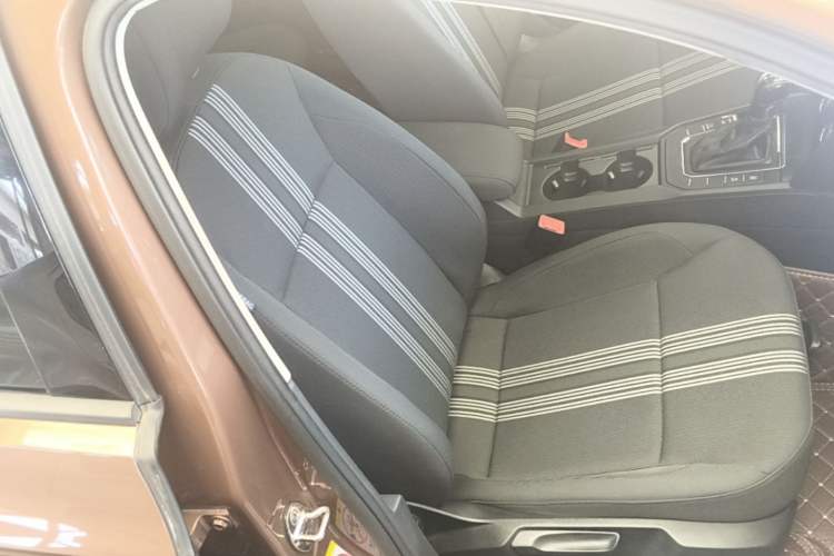 Used Volkswagen Lamando 2017 230TSI DSG Fashion Edition Right Front Seat